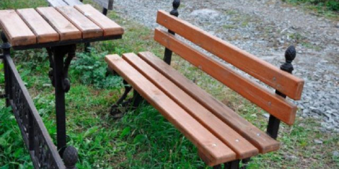 Jak udělat stůl a lavičku v hřbitově s vlastními rukama